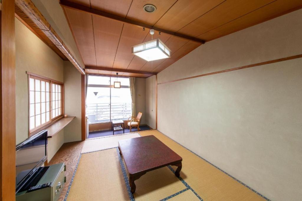 Tabist Marutora Bekkan Nishio Kira Esterno foto