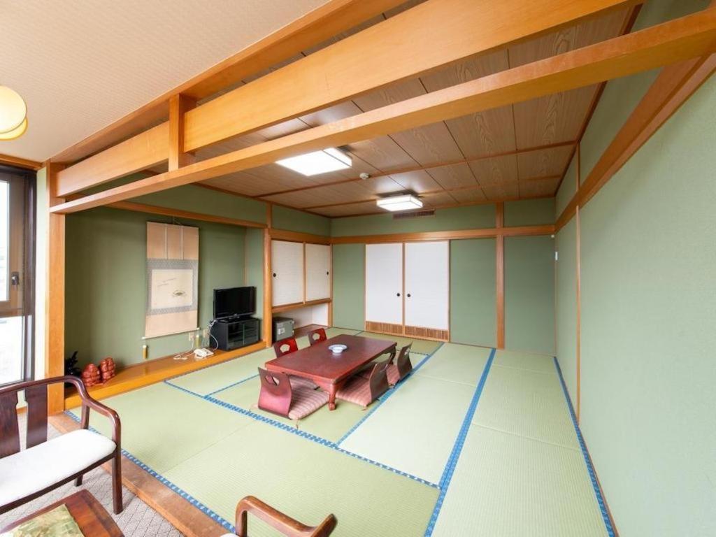 Tabist Marutora Bekkan Nishio Kira Esterno foto
