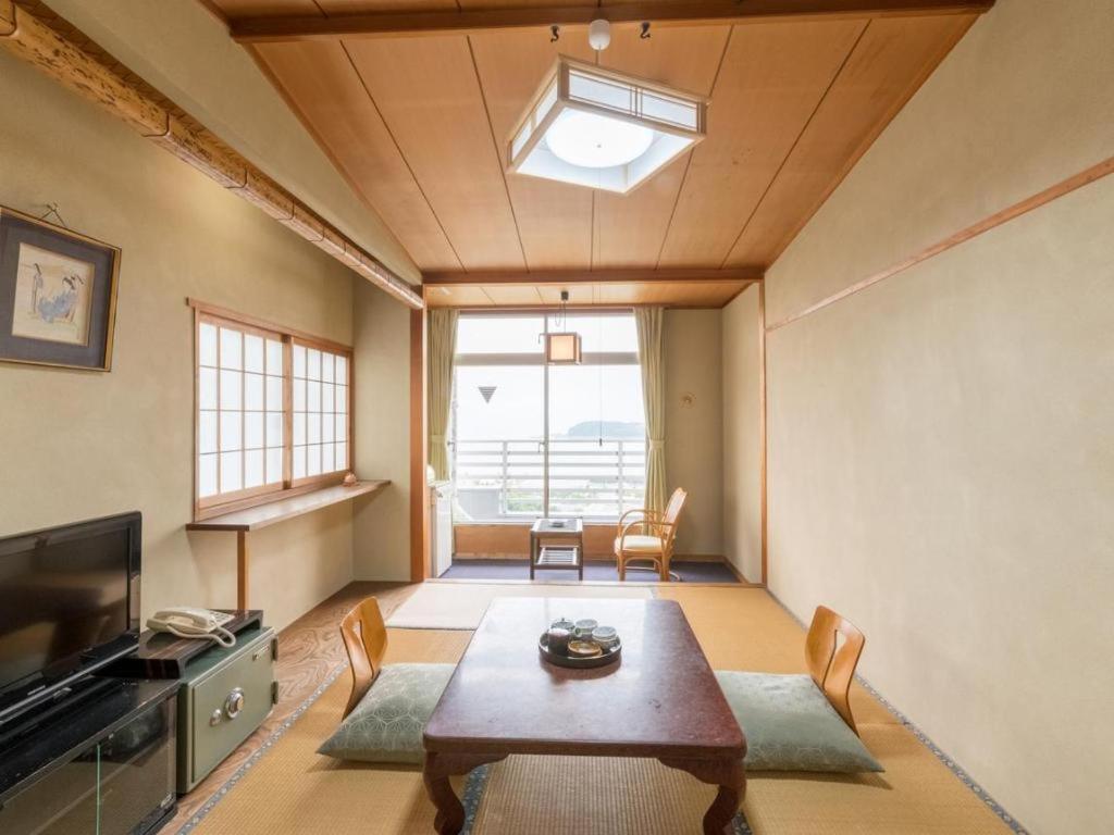Tabist Marutora Bekkan Nishio Kira Esterno foto